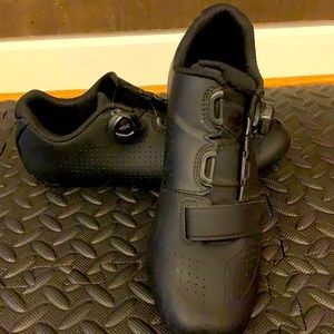 Men’s Bontrager cycling shoes size 10